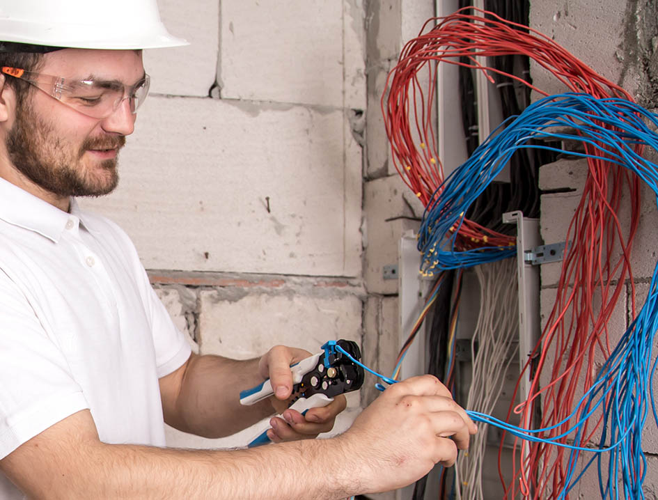 Electrician în construcții